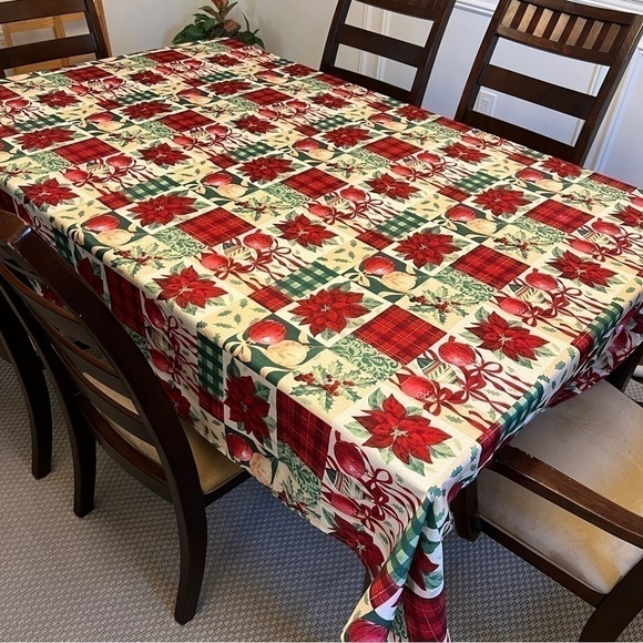 Christmas/Holiday Rectangular Tablecloth Country Patchwork Holly Poinsettia Tree - Picture 6 of 13